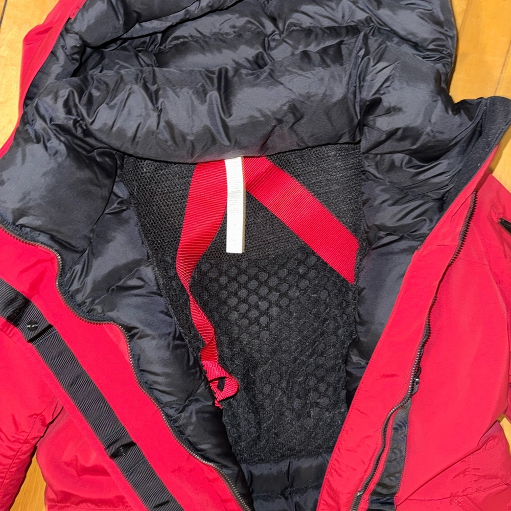 Lululemon winter warrior parka size 8 RED - Picture 4 of 10